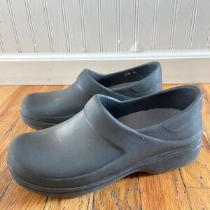 Crocs neria pro work Black Slip-On Clogs 8